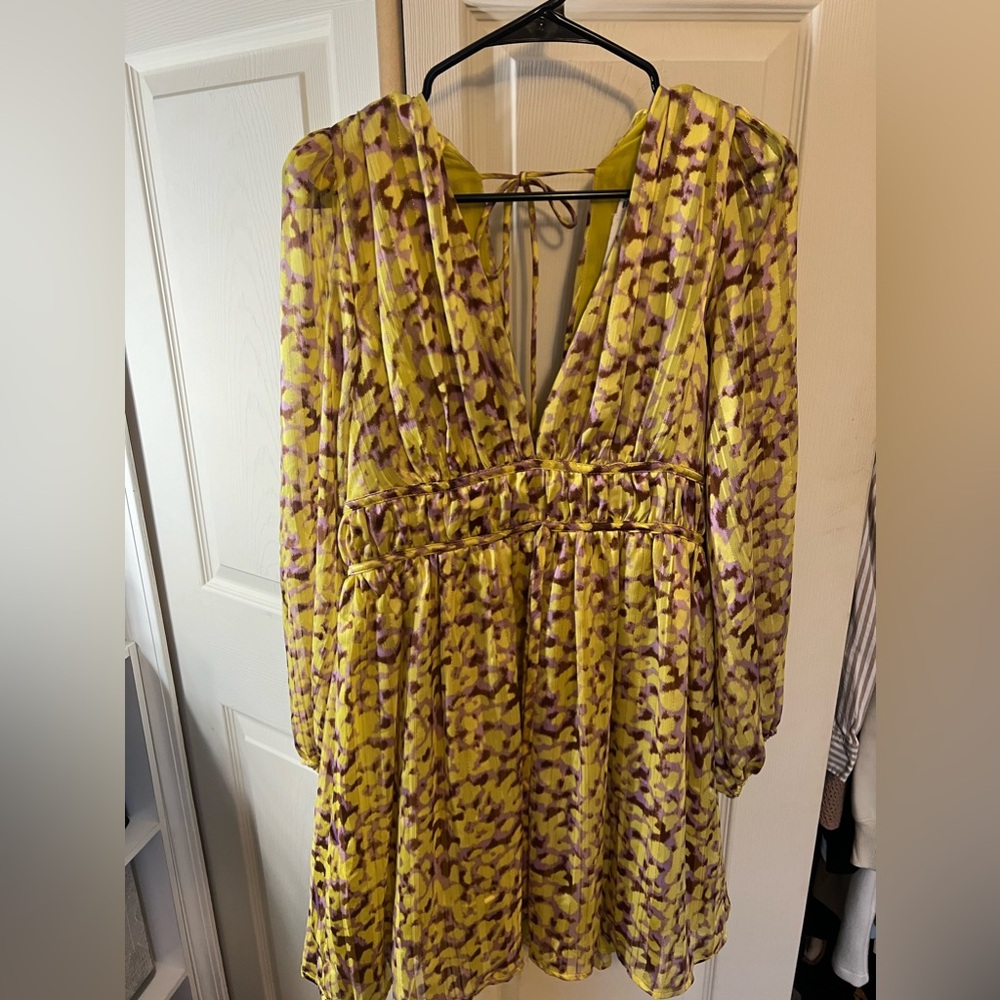 Woman’s dress size large